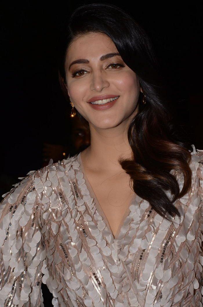 Shruti Haasan Stills at Zee Telugu Apsara Awards 2018