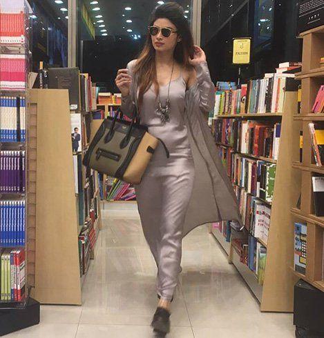 TV Actress Mouni Roy Latest Unseen Photos Collections!