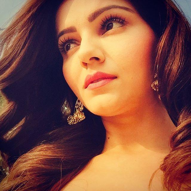 TV Actress Rubina Dilaik Rare & Unseen Hot Stunning Photos