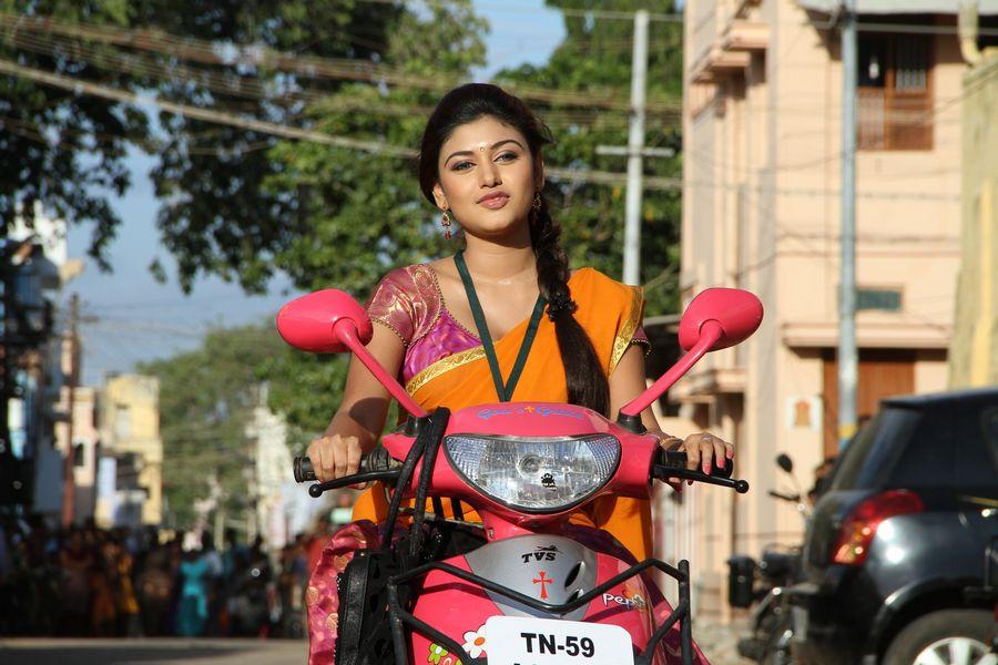 Tamil Actress Oviya Helen Latest Hot Photoshoot Stills