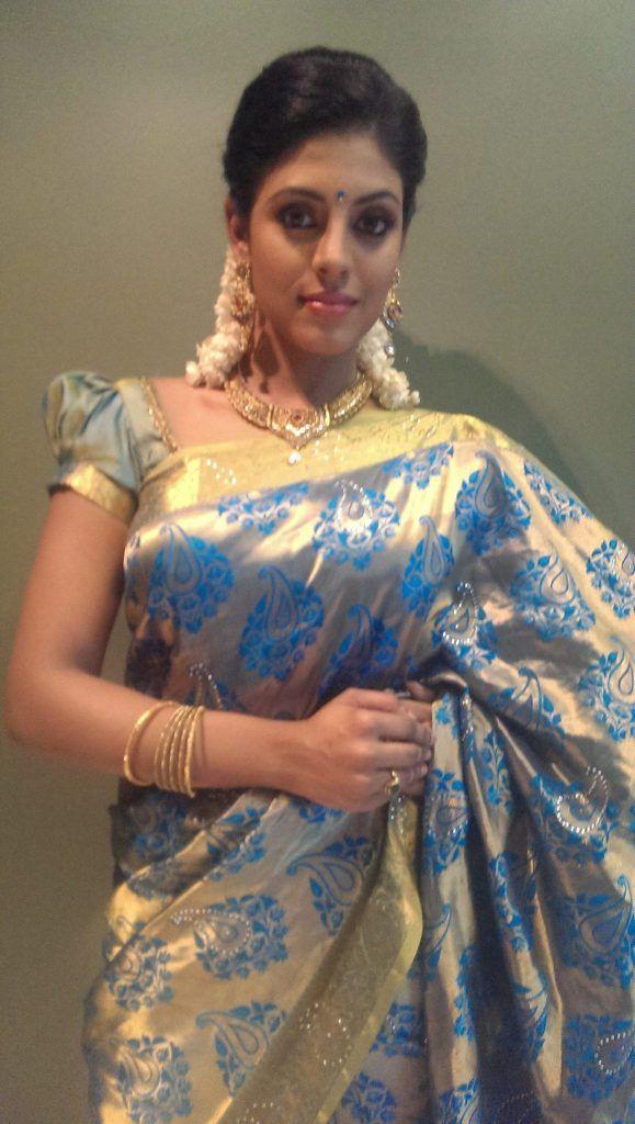 Tamil Cinema Heroine Ineya Looking Very Beautiful In Saree