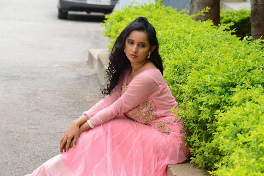 Telugu Actress Ishika Singh Latest Stills