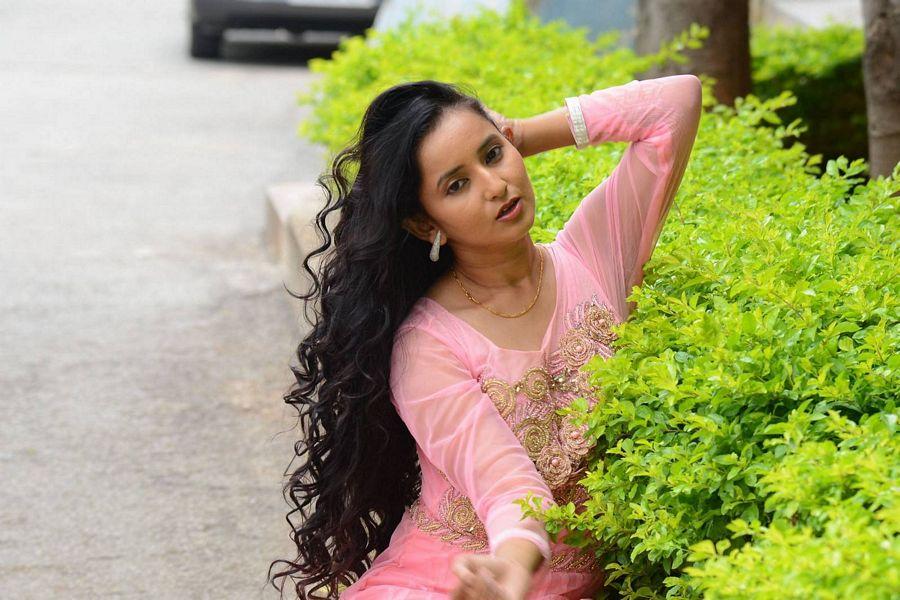 Telugu Actress Ishika Singh Latest Stills