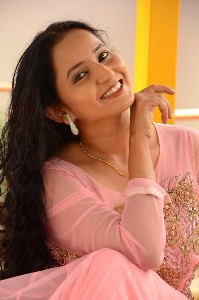 Telugu Actress Ishika Singh Latest Stills