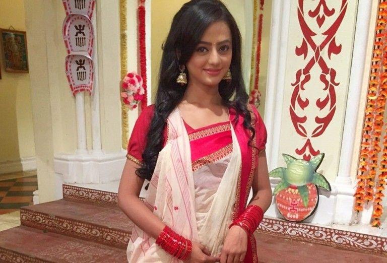 Tv Actress Helly Shah Latest Stills