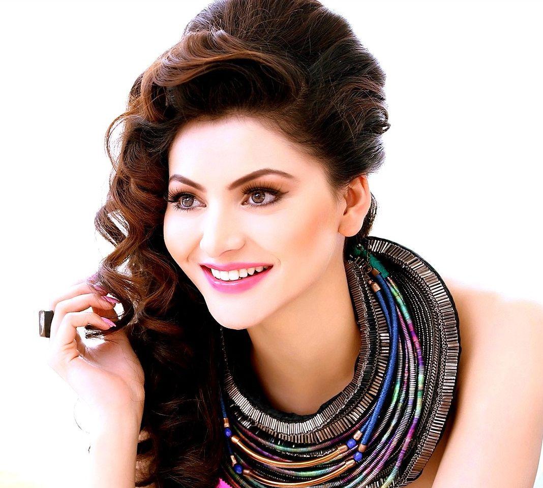 Urvashi Rautela: 50 best looking hot & beautiful HD Photos