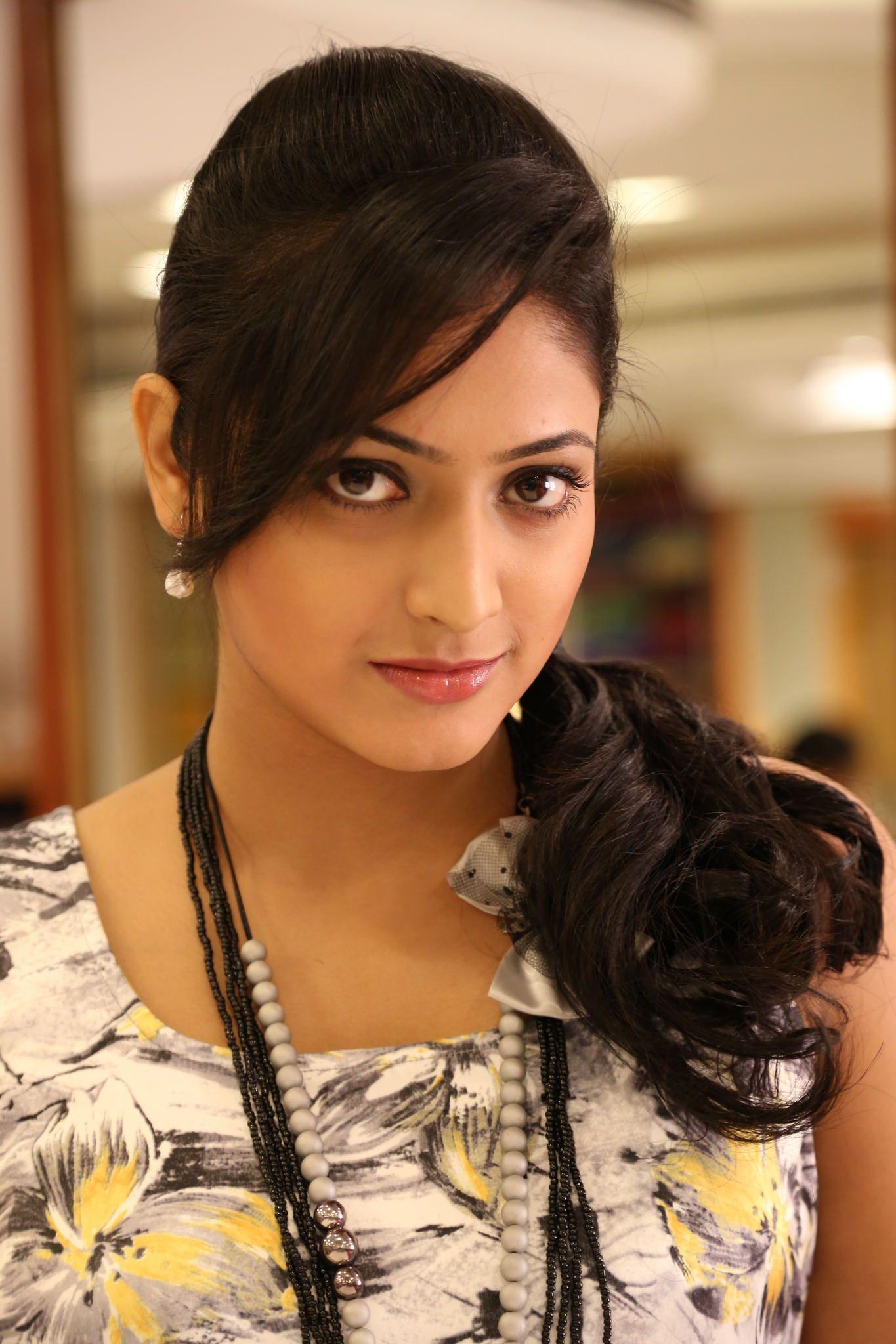 Actress Haripriya Latest Pics