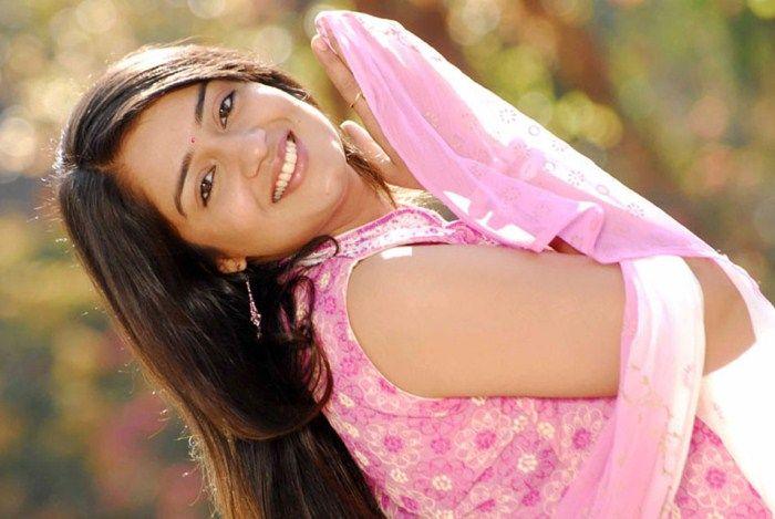 Actress Nikitha Thukral Hot Looking in Saree Photos