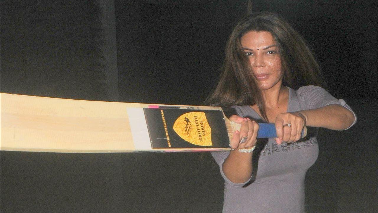 Actress Playing Cricket Photos