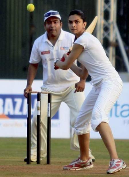 Actress Playing Cricket Photos