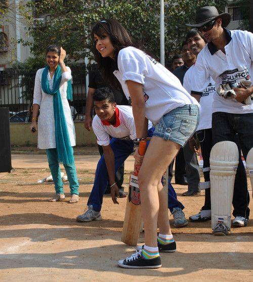 Actress Playing Cricket Photos