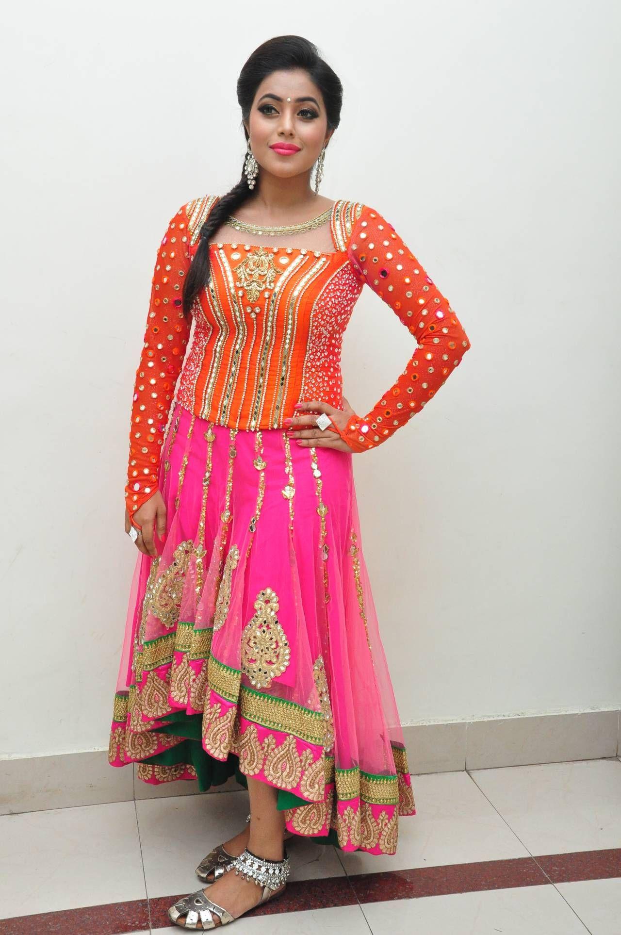 Actress Poorna Beautiful Images