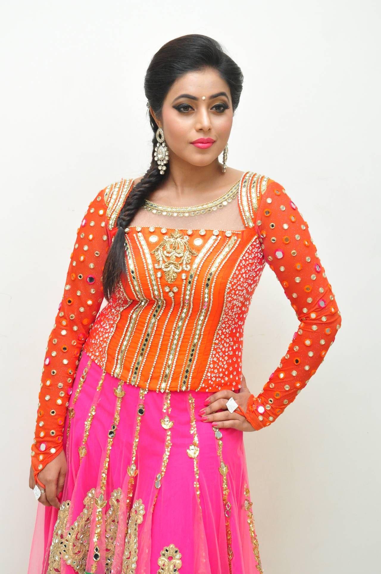 Actress Poorna Beautiful Images