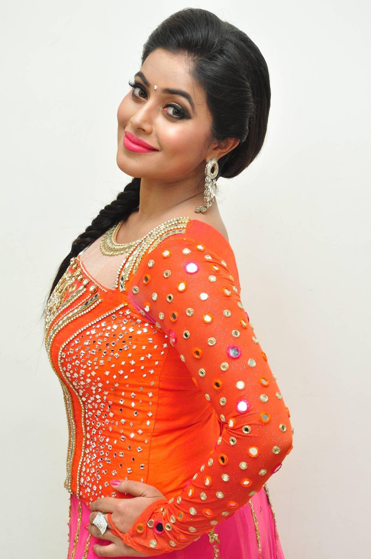 Actress Poorna Beautiful Images