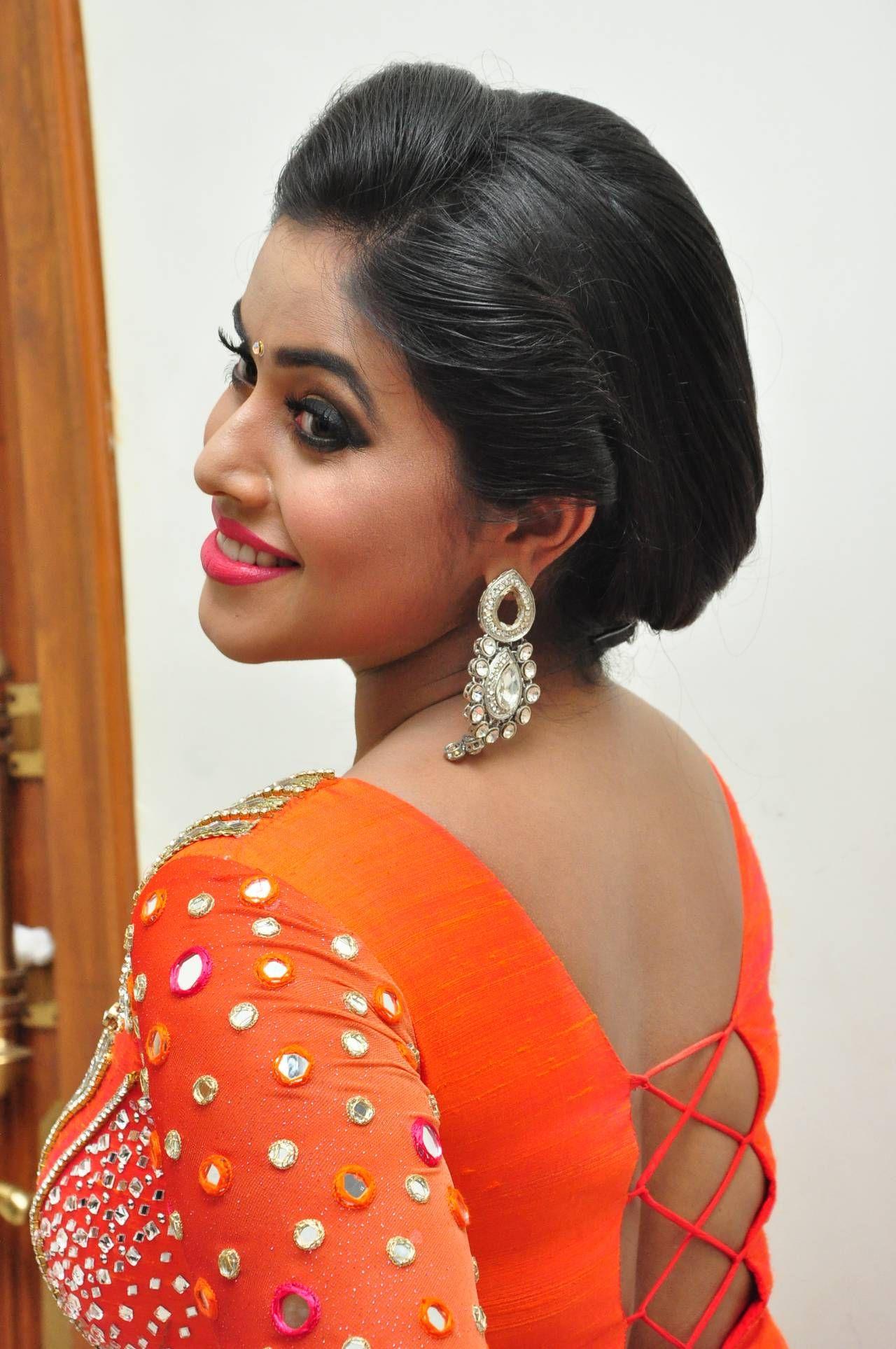 Actress Poorna Beautiful Images