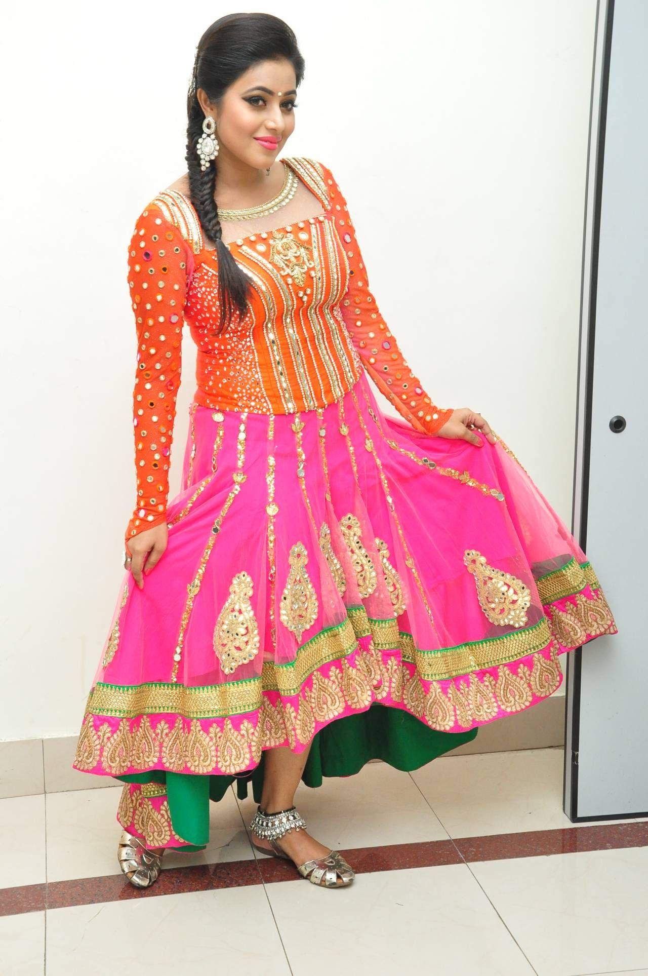 Actress Poorna Beautiful Images