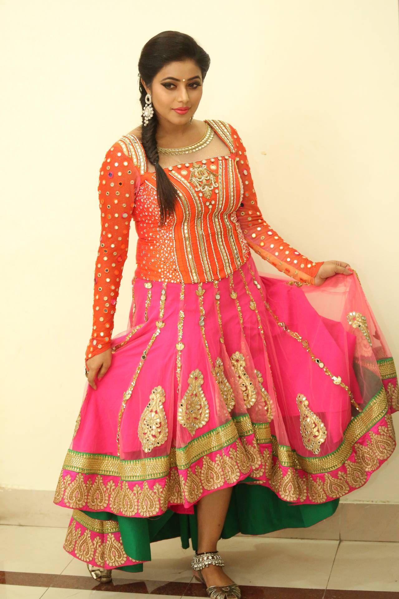 Actress Poorna Beautiful Images