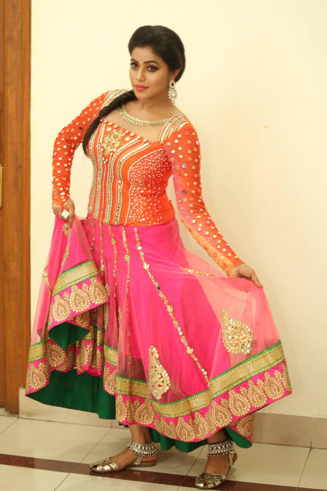 Actress Poorna Beautiful Images