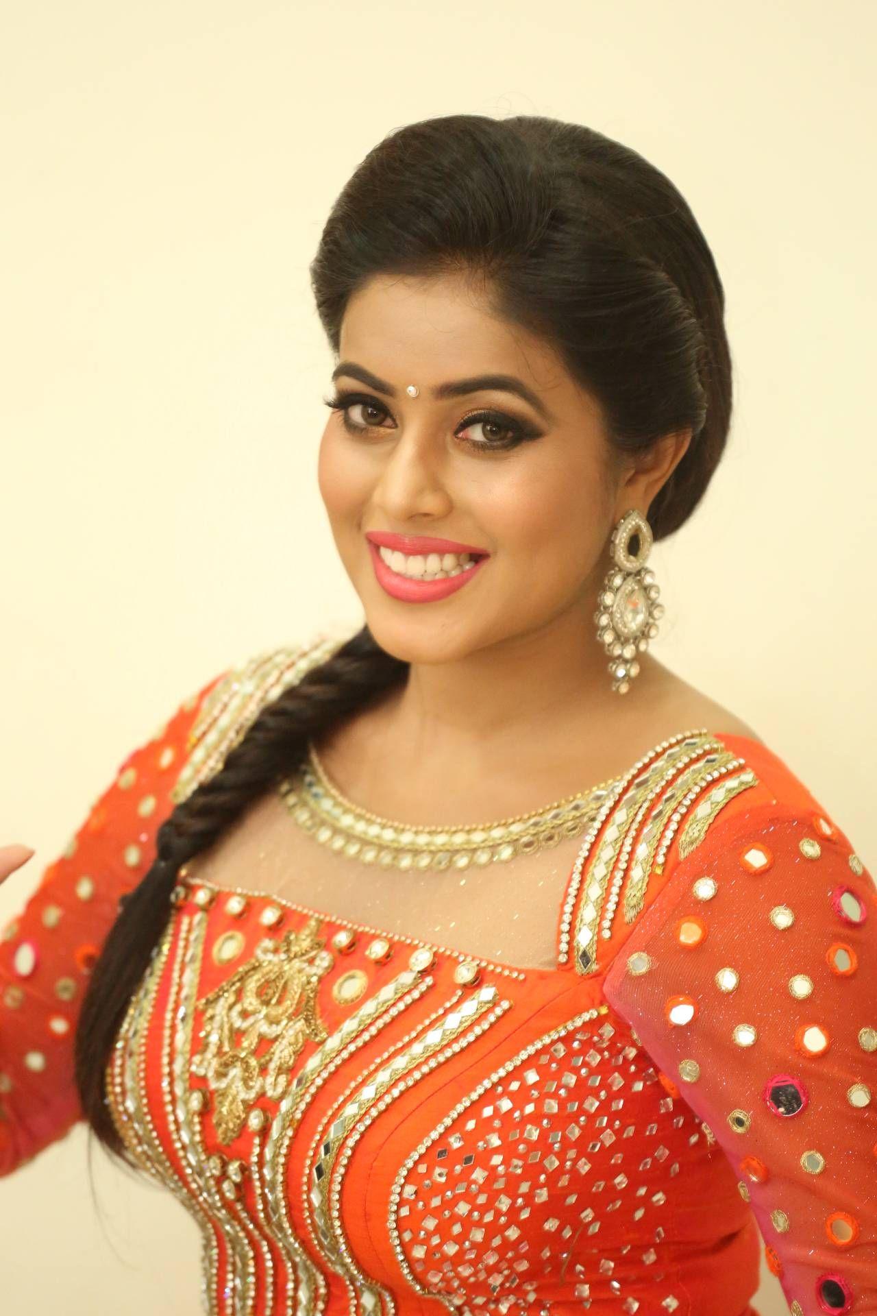 Actress Poorna Beautiful Images