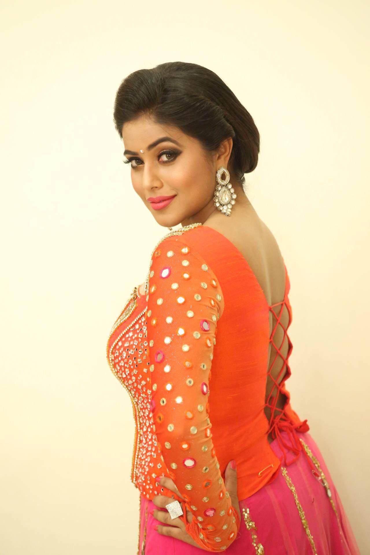 Actress Poorna Beautiful Images