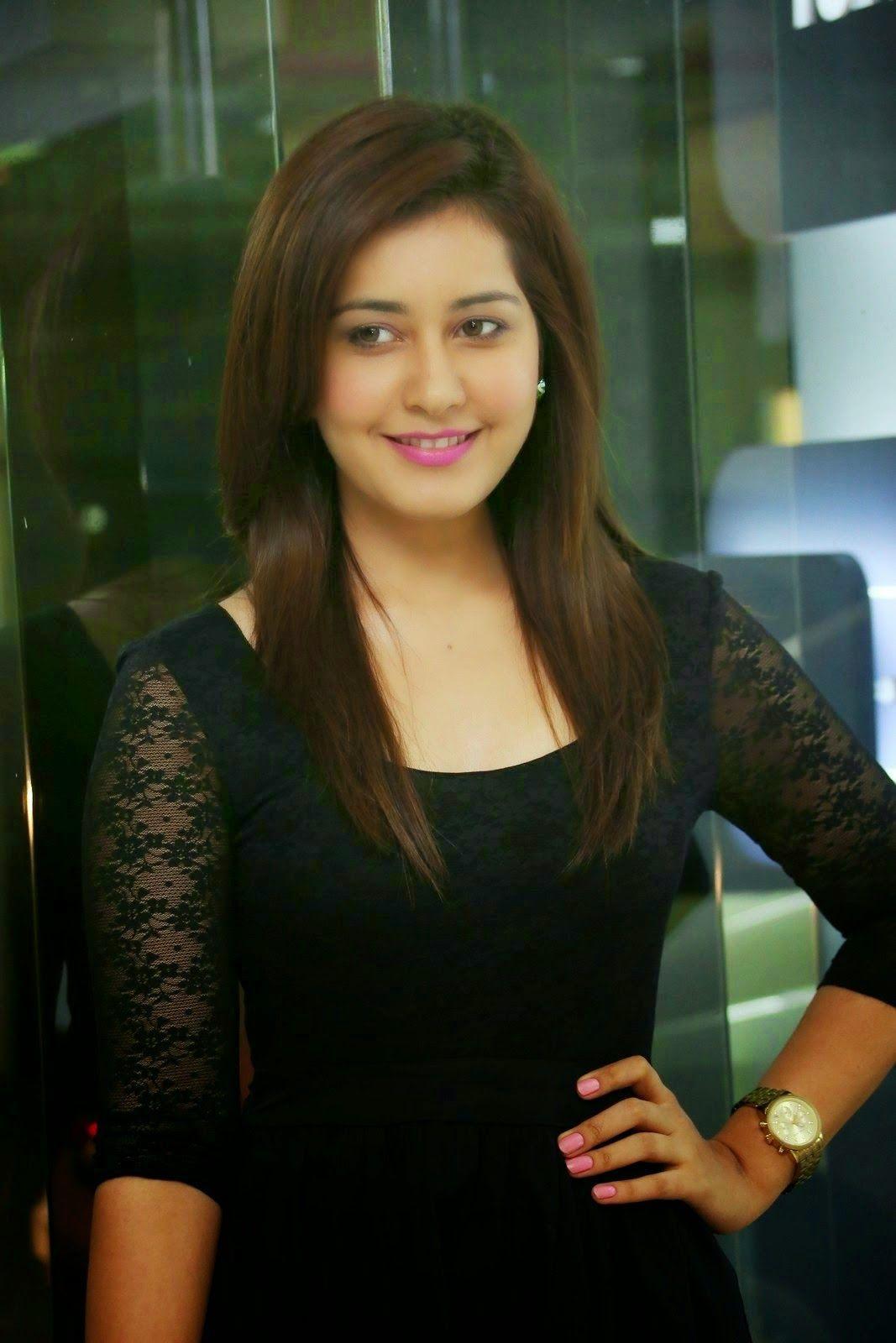 Actress Rasi Khanna  rare Pics