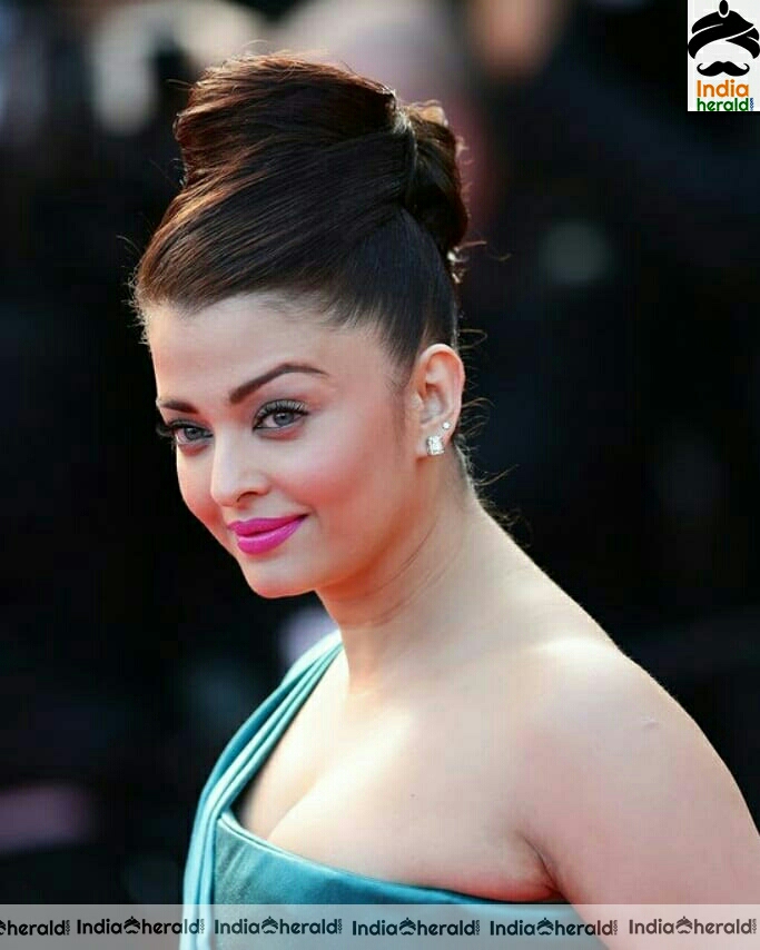 Aishwarya Rai Cute Blue Dress Stills