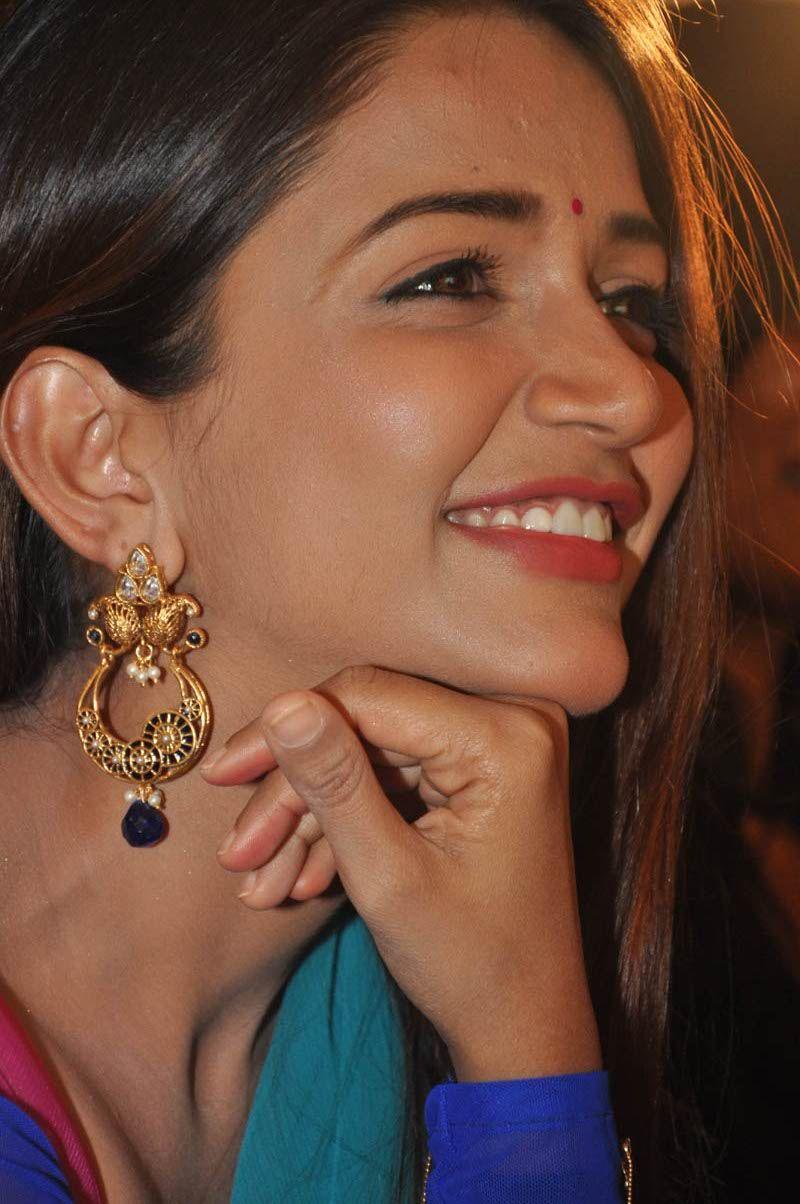 Anaika Soti Blue Saree Spicy Stills