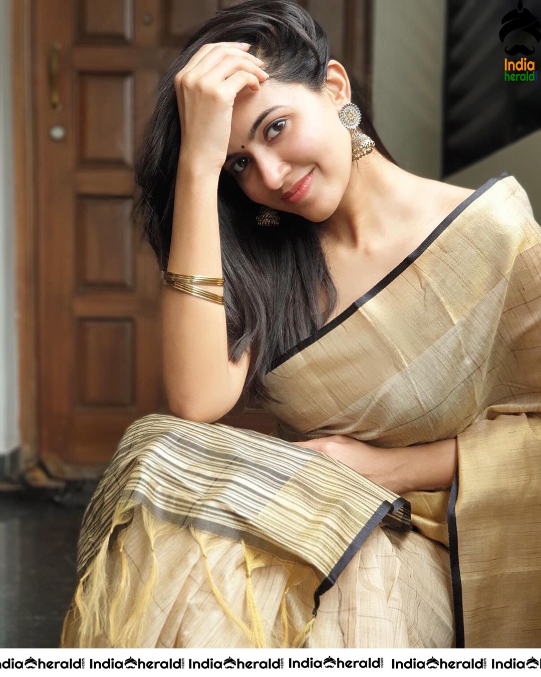 Anju Kurian Hot Saree Photos Collection