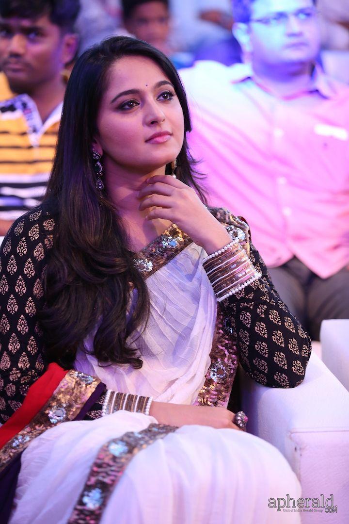 Anushka Shetty Cute Saree Pics At Baahubali Audio Function