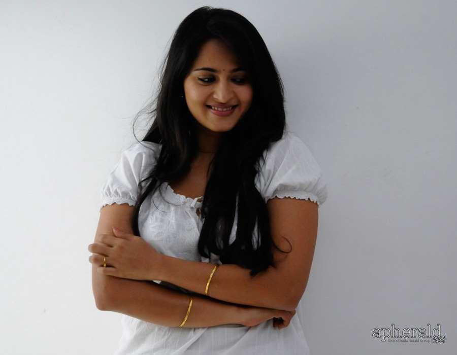 Anushka Shetty Glamour Stills