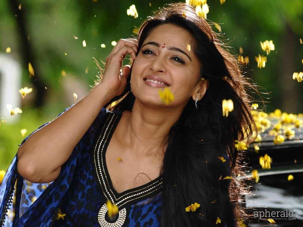 Anushka Shetty Glamour Stills