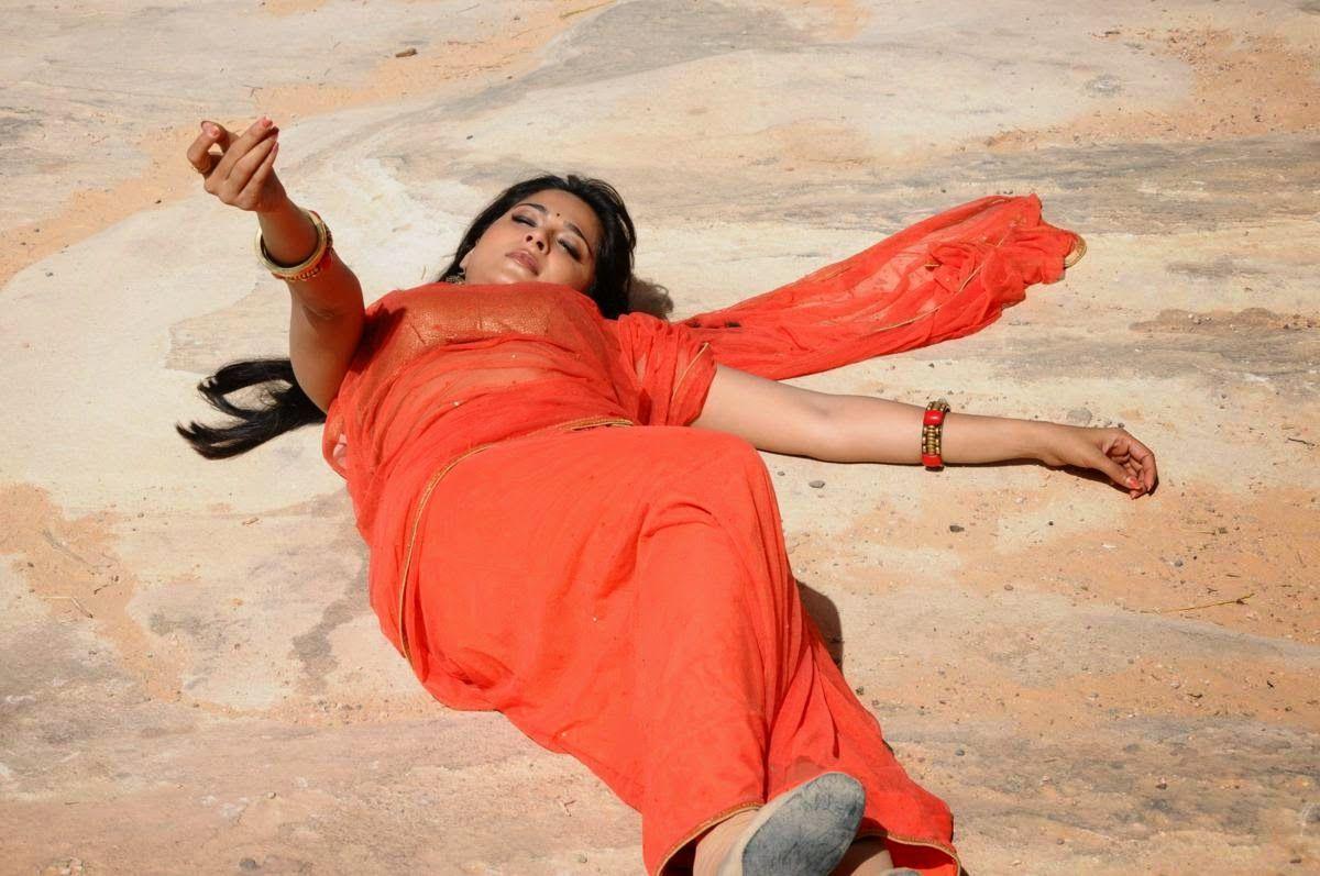 Anushka Shetty Hot Dancing Pictures