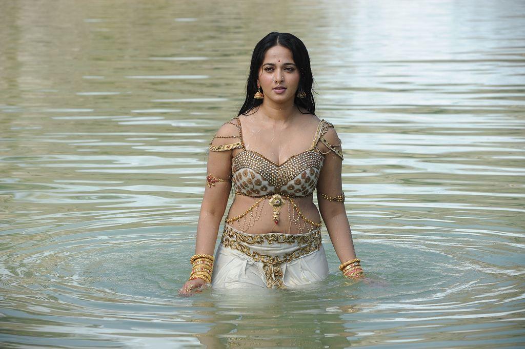 Anushka Shetty Stills in Rudhramadevi