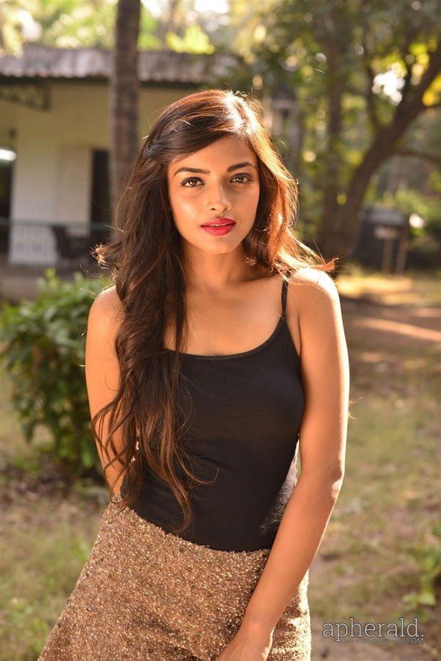 Ashna Zaveri Beautiful Photos