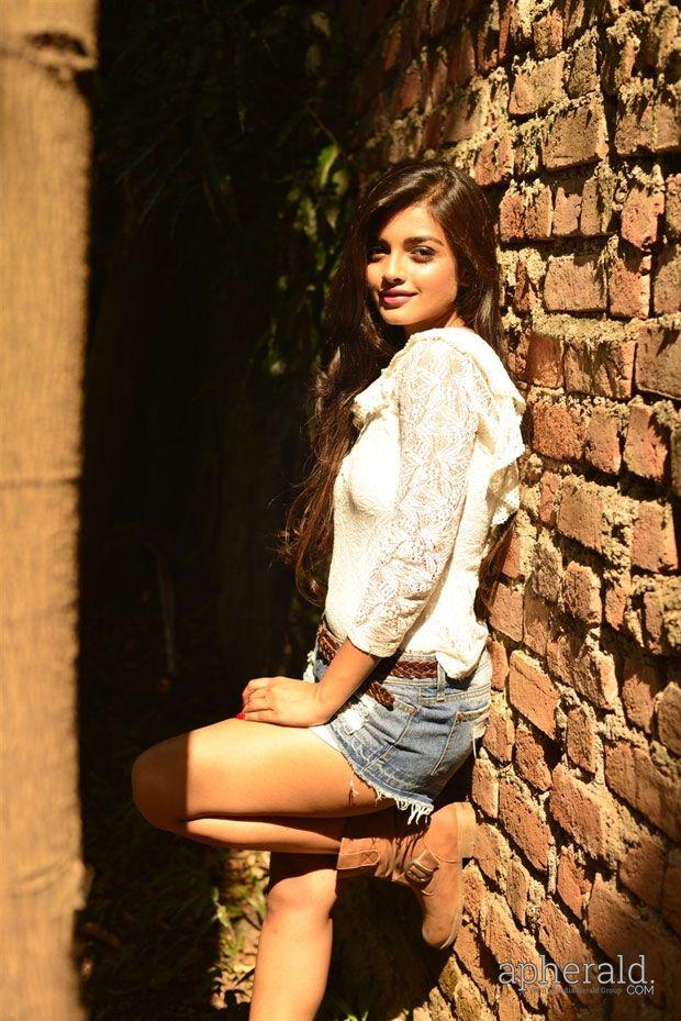 Ashna Zaveri Beautiful Photos