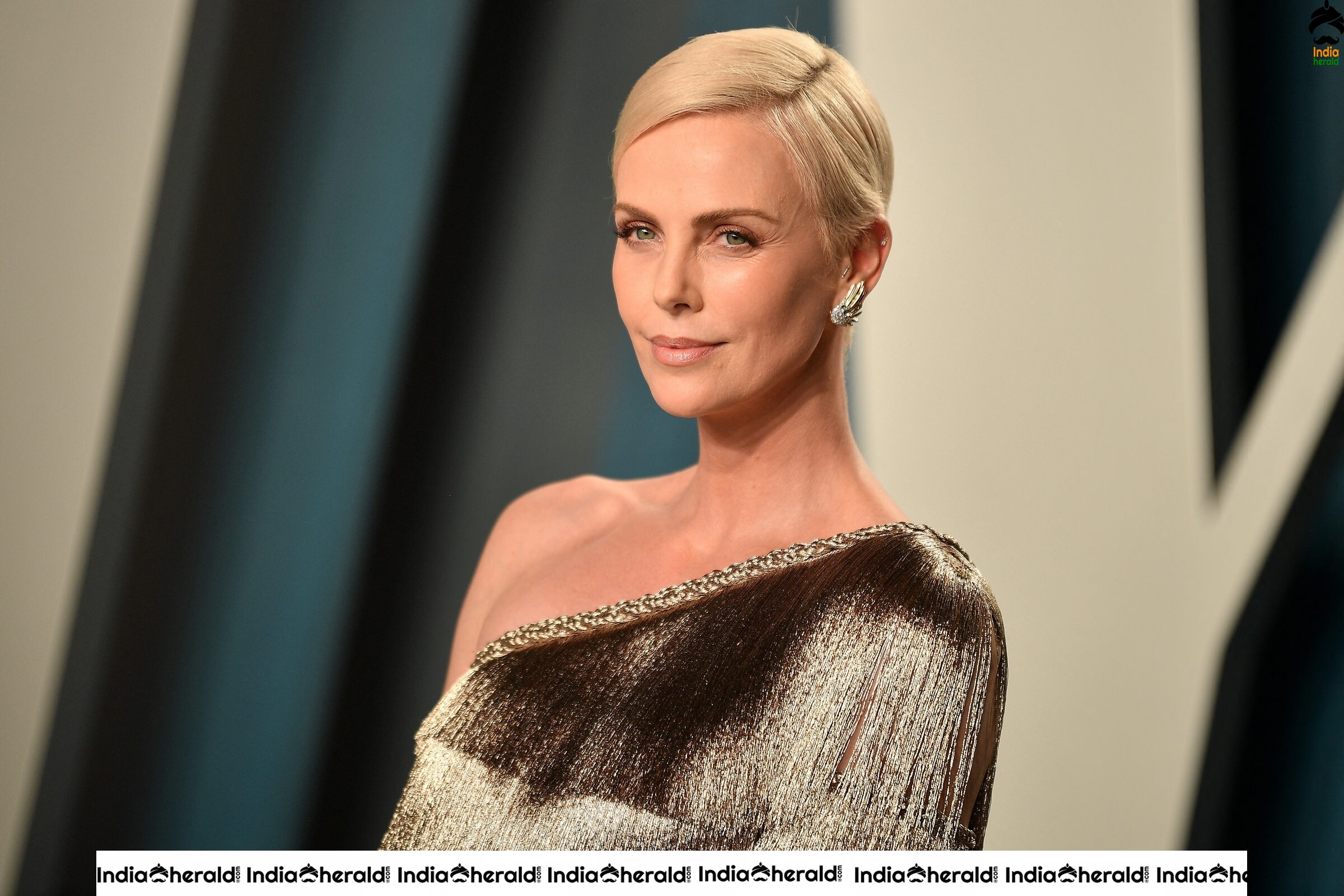 Charlize Theron At Vanity Fair Oscar Party Beverly Hills Se 