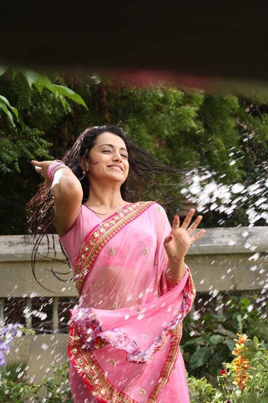 HOT ACTRESS IN  PINK SAREE STILLS