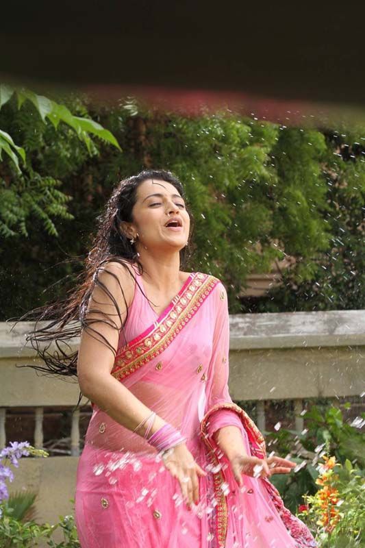 HOT ACTRESS IN  PINK SAREE STILLS