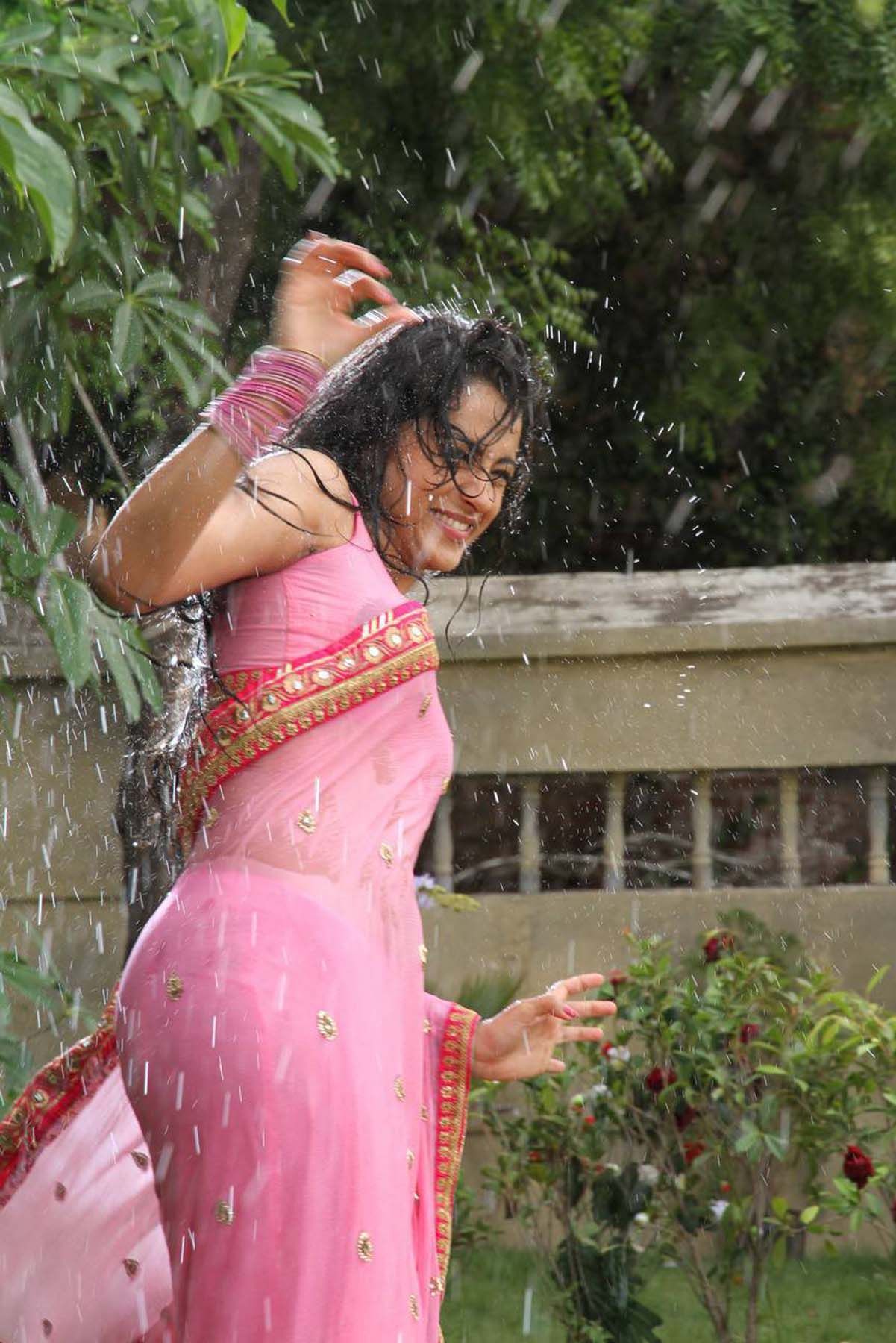 HOT ACTRESS IN  PINK SAREE STILLS