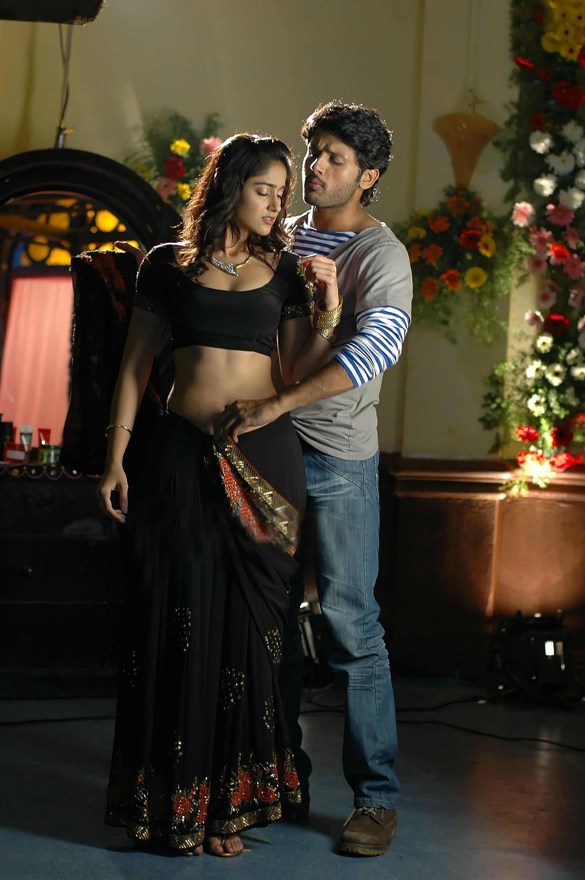 Hottest High Clarity Photos Of Ileana Stripping Her Saree S