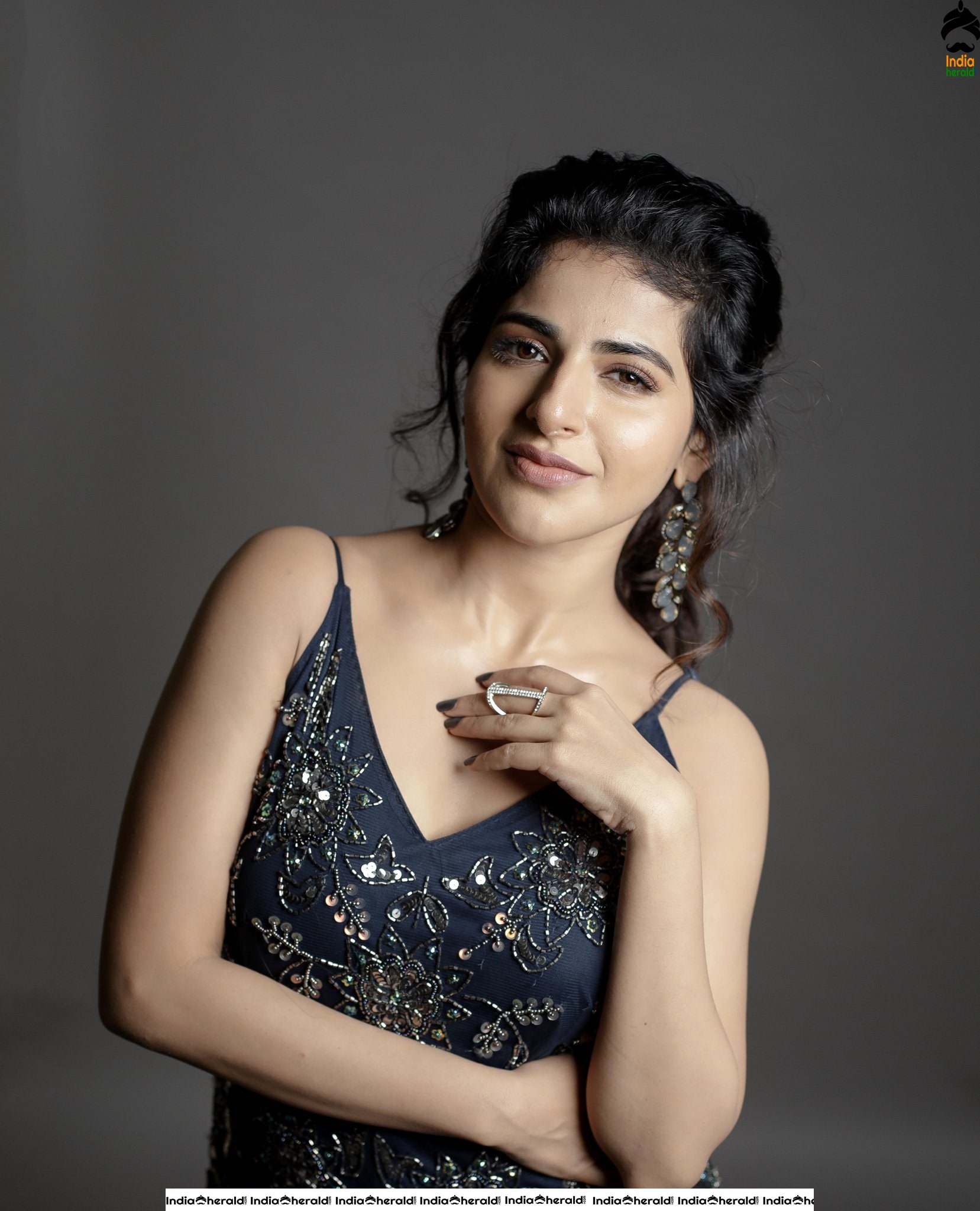 Iswarya Menon Hot Photos Collection Set 1