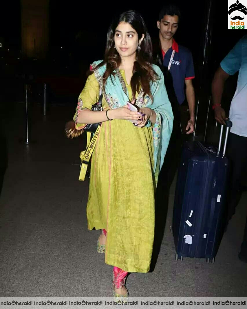 Janhvi Kapoor Cute In Chudi Spotted At Mumbai Airport