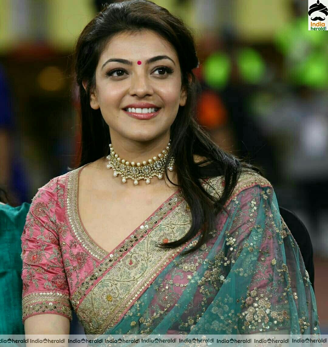 Kajal mesmerizing and seducing in Saree Hot photos