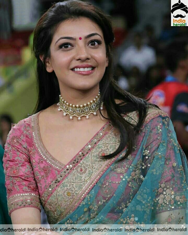 Kajal mesmerizing and seducing in Saree Hot photos