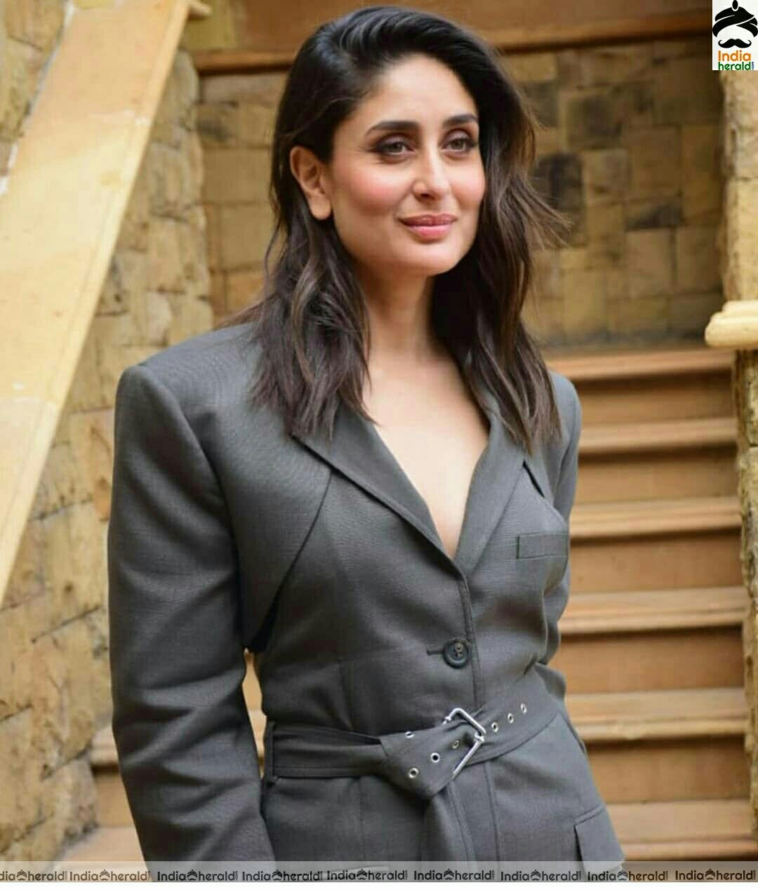 Kareena kapoor Hot Black Dress Stills