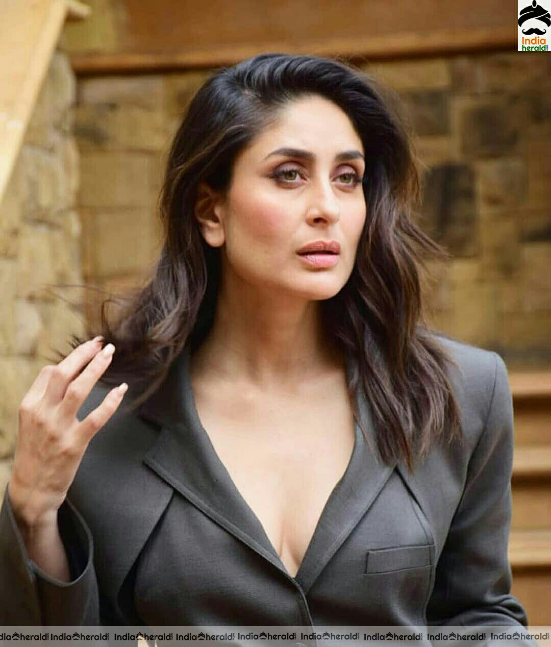 Kareena Kapoor Hot Black Dress Stills 4997