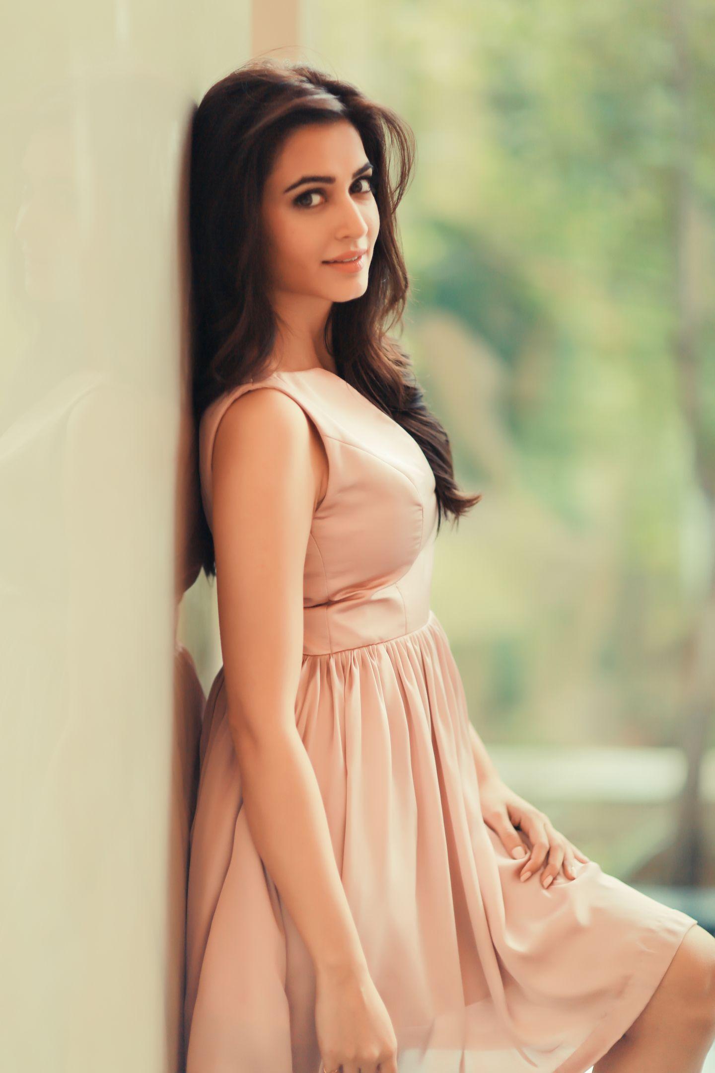 Kriti Kharbanda Latest PhotoShoot