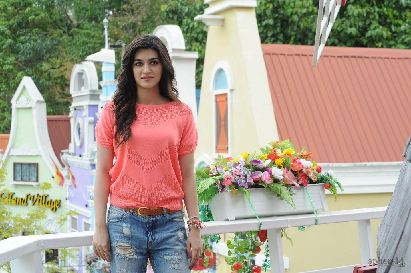 Kriti Sanon Beautiful Pics