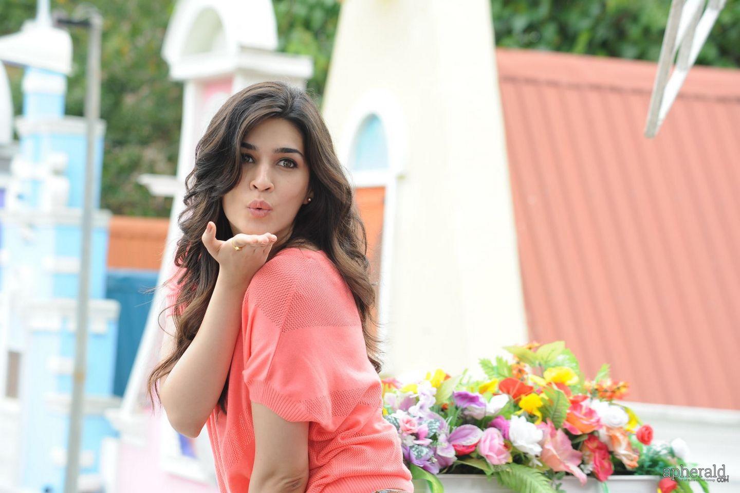 Kriti Sanon Beautiful Pics