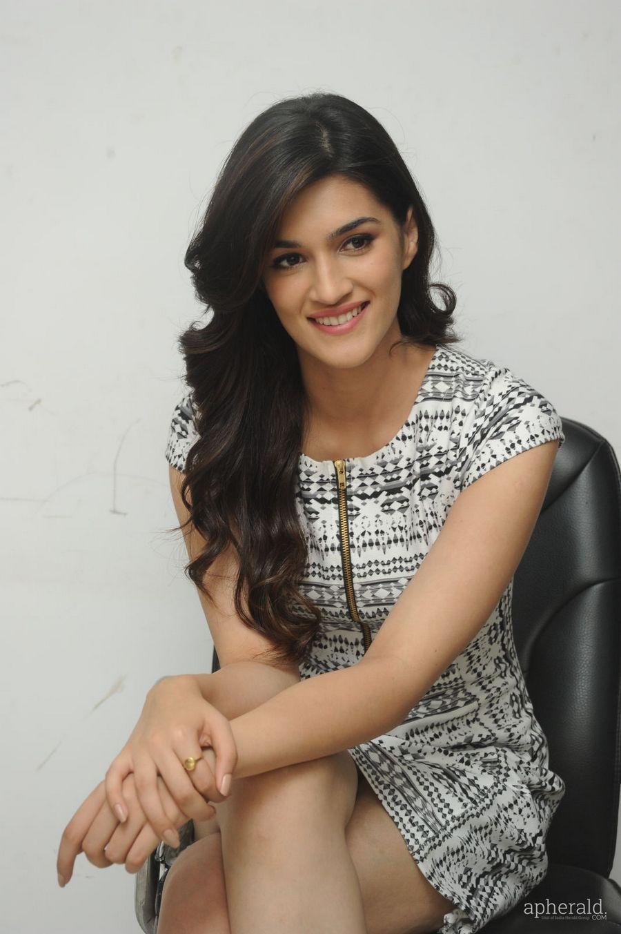 Kriti Sanon Sexy Pics